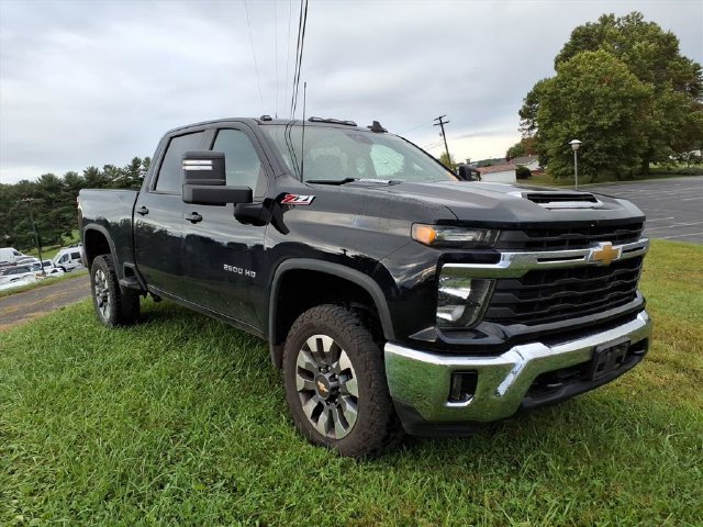 Used 2024 Chevrolet Silverado 2500 LT AWD/4WD image 11