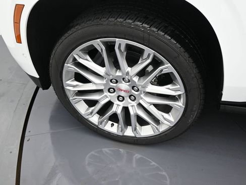 New 2025 GMC Yukon XL Denali w/ Denali Reserve Package image 8