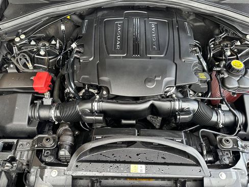 Used 2019 Jaguar F-PACE S image 29