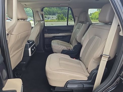Used 2024 Ford Expedition Limited AWD/4WD image 18