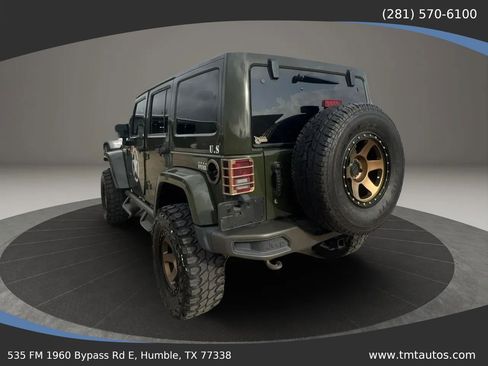 Used 2016 Jeep Wrangler Unlimited Sahara AWD/4WD image 4