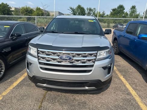 Used 2018 Ford Explorer XLT w/ Equipment Group 202A AWD/4WD image 5