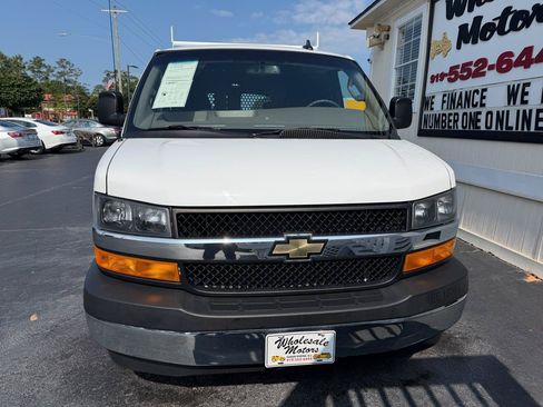 Used 2024 Chevrolet Express 2500 w/ Driver Convenience Package RWD image 3