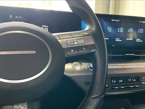 Used 2025 Hyundai Kona SEL AWD/4WD image 9