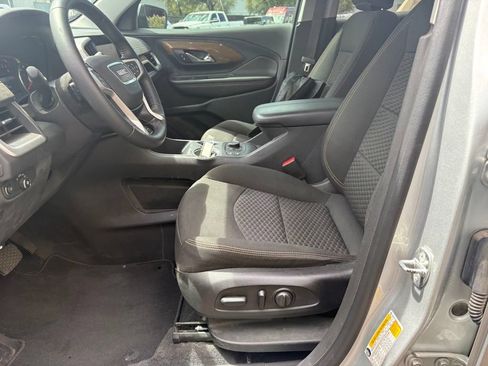 Used 2020 GMC Terrain SLE w/ Driver Convenience Package FWD image 8