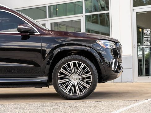 Used 2024 Mercedes-Benz Maybach GLS 600 4MATIC image 8