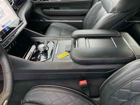 Used 2025 Jeep Grand Wagoneer Series III w/ Rear Seat Video Group 1 image 21