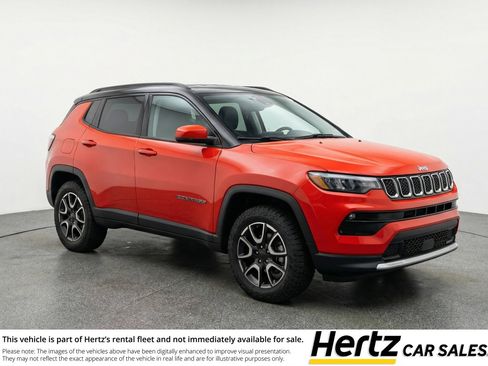 Used 2025 Jeep Compass Trailhawk image 1