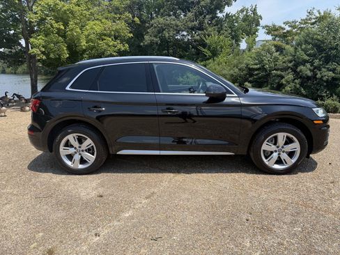 Used 2018 Audi Q5 2.0T Premium Plus w/ Premium Plus Package AWD/4WD image 2