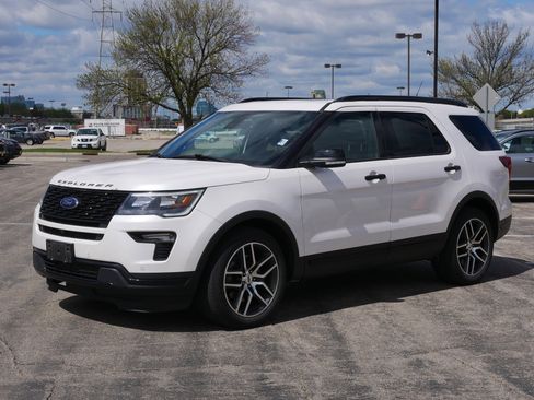Used 2018 Ford Explorer Sport w/ Equipment Group 401A AWD/4WD image 2