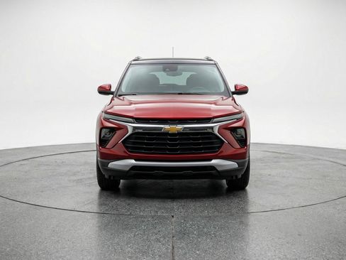 Used 2025 Chevrolet TrailBlazer LT w/ Driver Confidence Package image 2