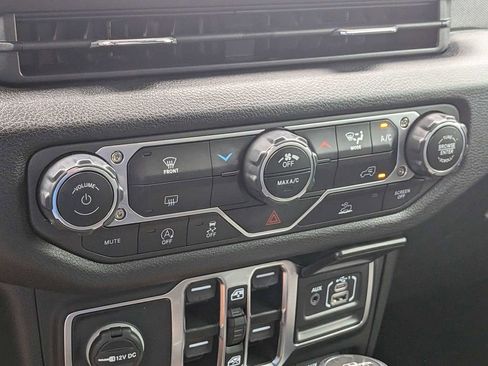 Used 2025 Jeep Gladiator Sport AWD/4WD image 21