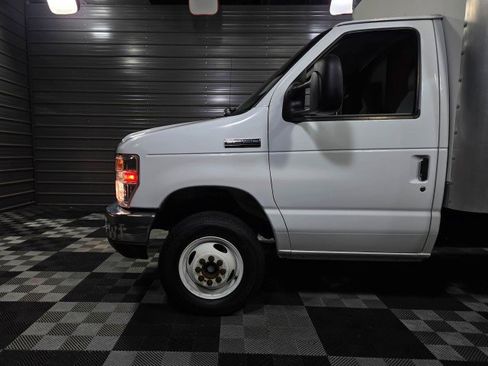 Used 2019 Ford E-450 and Econoline 450 Super Duty image 27