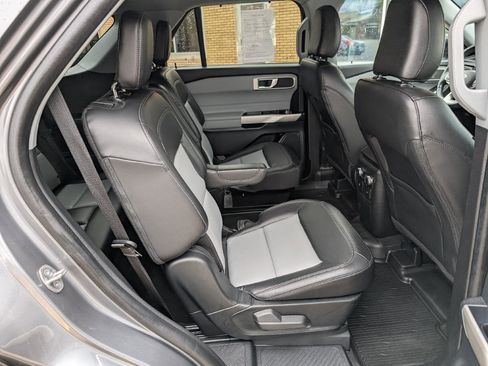 Used 2022 Ford Explorer XLT w/ Equipment Group 202A AWD/4WD image 17