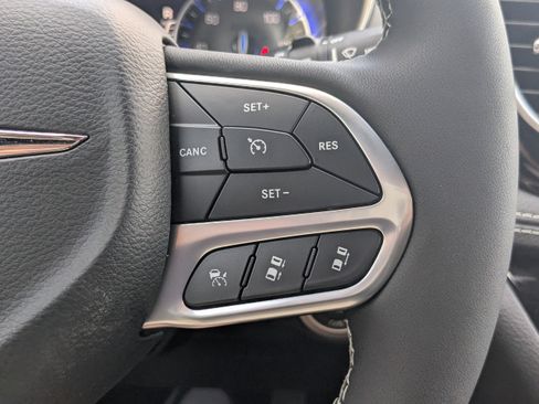 New 2026 Chrysler Pacifica Limited image 25