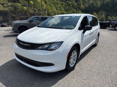 New 2026 Chrysler Voyager LX image 7