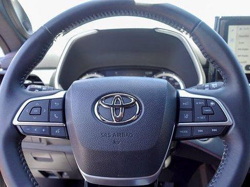 Used 2023 Toyota Highlander XSE AWD/4WD image 15