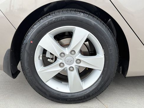 Used 2013 Hyundai Elantra GLS w/ Preferred Pkg FWD image 9