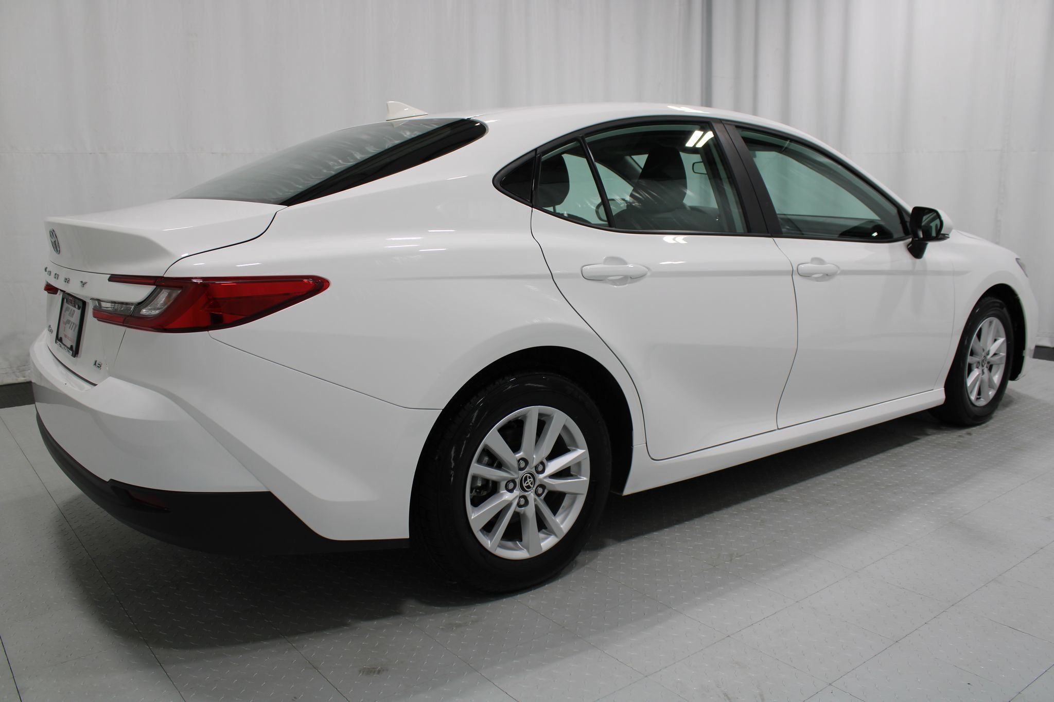 Used 2025 Toyota Camry LE FWD image 6