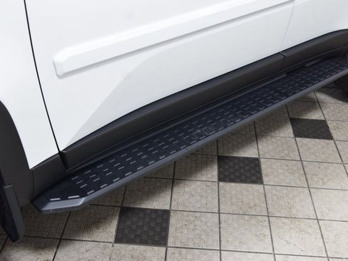 Used 2025 Toyota Land Cruiser image 28