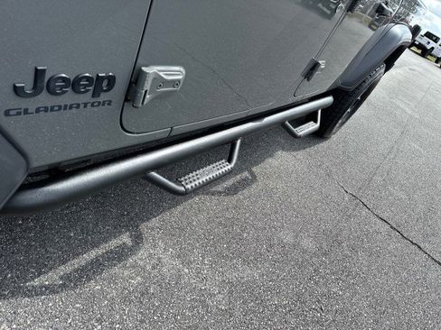 Used 2020 Jeep Gladiator Sport image 10