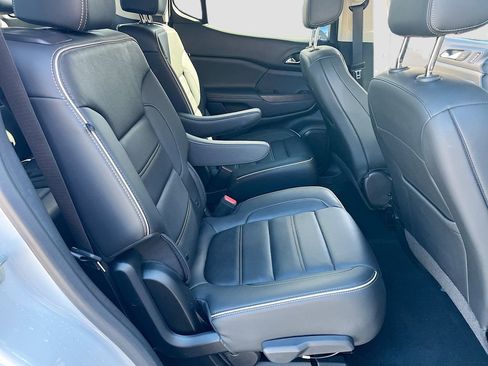Used 2023 GMC Acadia Denali w/ Denali Technology Package image 30