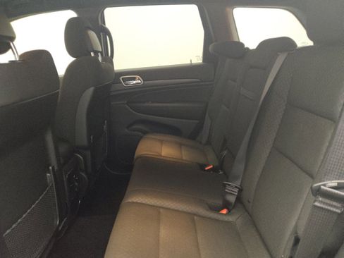 Used 2021 Jeep Grand Cherokee Laredo image 18