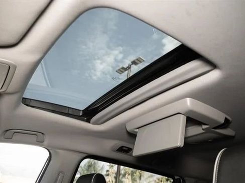 Used 2023 Honda Odyssey Elite image 23