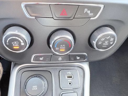 Used 2017 Jeep Compass Sport w/ Cold Weather Group AWD/4WD image 13