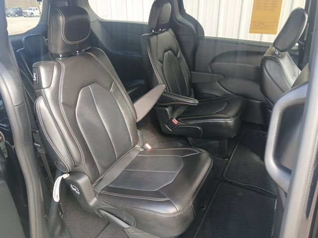 Used 2025 Chrysler Pacifica Select FWD image 24