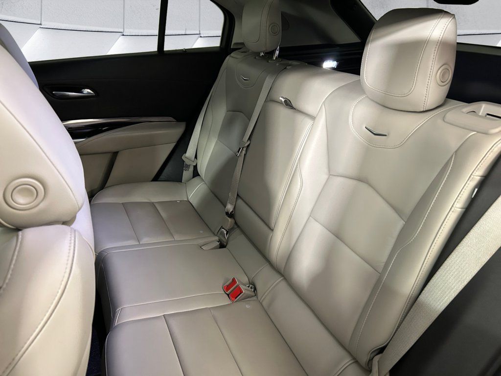 Used 2021 Cadillac XT4 Luxury w/ Cold Weather Package FWD image 18