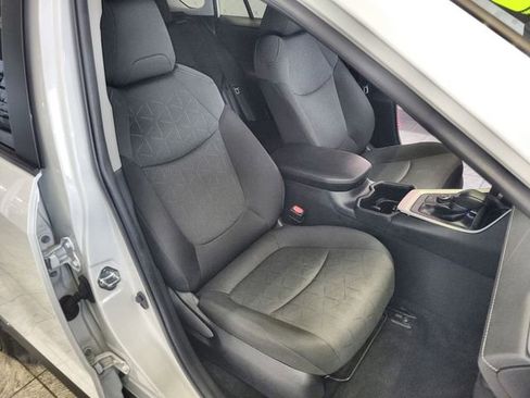 Used 2025 Toyota RAV4 XLE image 24