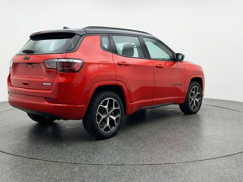 Used 2025 Jeep Compass Limited image 9