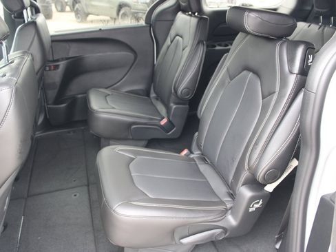 New 2026 Chrysler Pacifica Select image 26