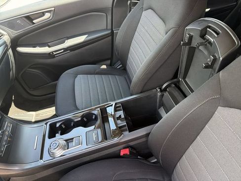 Used 2020 Ford Edge SE FWD image 22