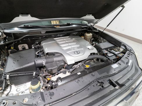 Used 2016 Toyota Land Cruiser image 38