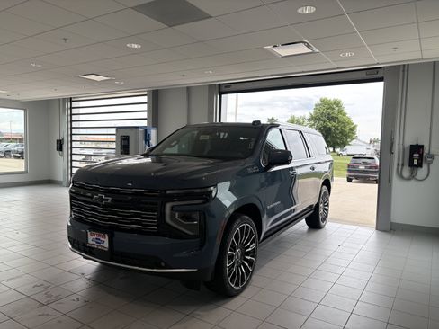 New 2026 Chevrolet Suburban High Country AWD/4WD image 6