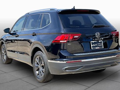 Used 2023 Volkswagen Tiguan SE image 12