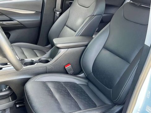 Used 2023 Chevrolet Bolt LT w/ Infotainment Package FWD image 7