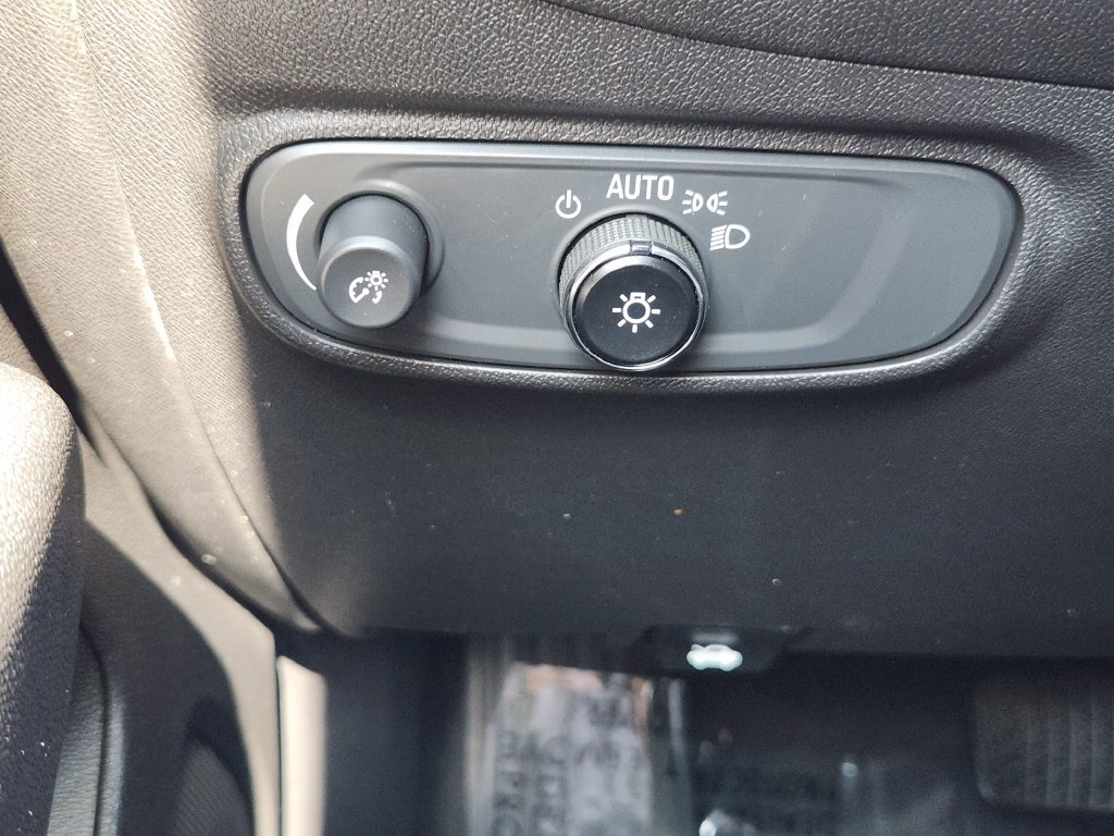 Used 2023 Chevrolet Equinox LT FWD image 23