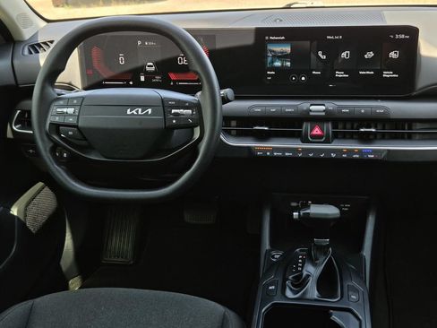 Used 2025 Kia K4 FWD image 12