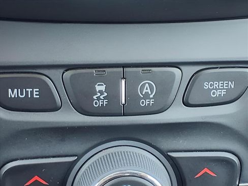 Used 2023 Jeep Cherokee Altitude Lux image 13