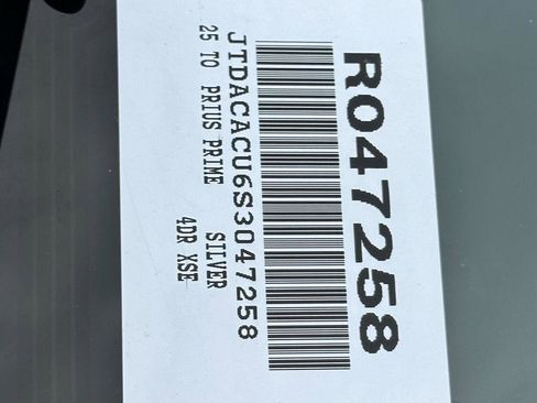 Used 2025 Toyota Prius Plug-In Hybrid FWD image 14