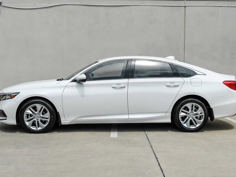 Used 2018 Honda Accord LX image 11