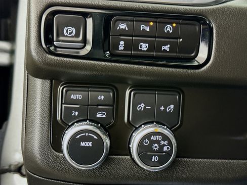 Used 2025 GMC Yukon Denali AWD/4WD image 45