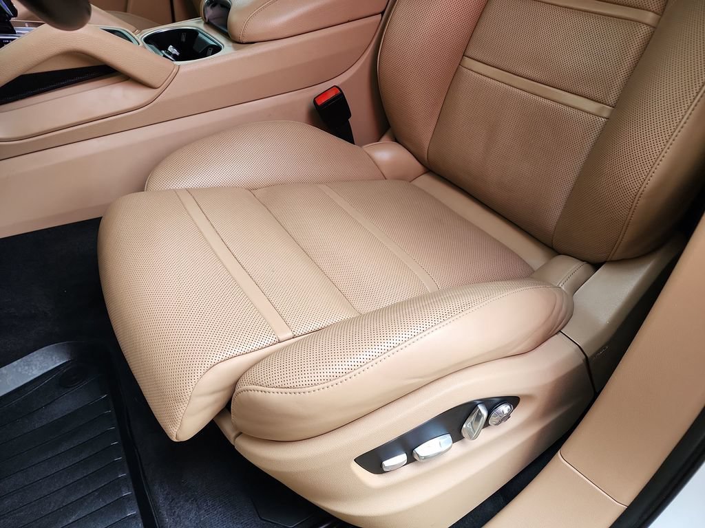 Used 2020 Porsche Cayenne AWD/4WD image 17