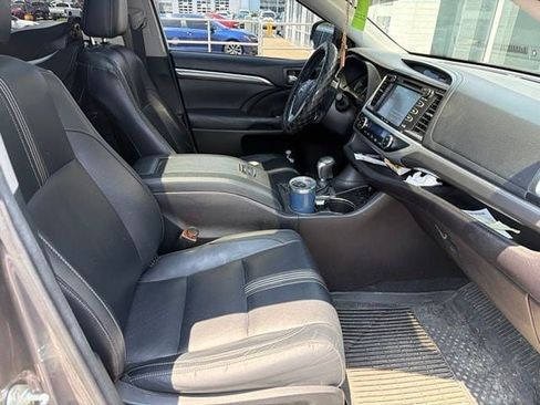 Used 2018 Toyota Highlander SE AWD/4WD image 10