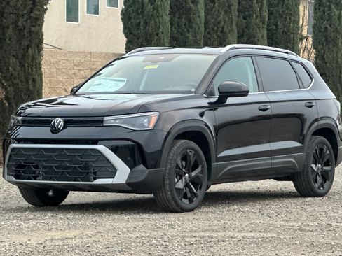 New 2026 Volkswagen Taos SE image 8