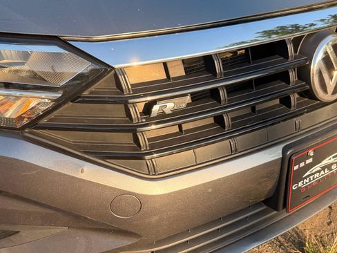 Used 2019 Volkswagen Jetta R-Line FWD image 10