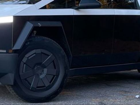 Used 2025 Tesla Cybertruck AWD Crew Cab image 2